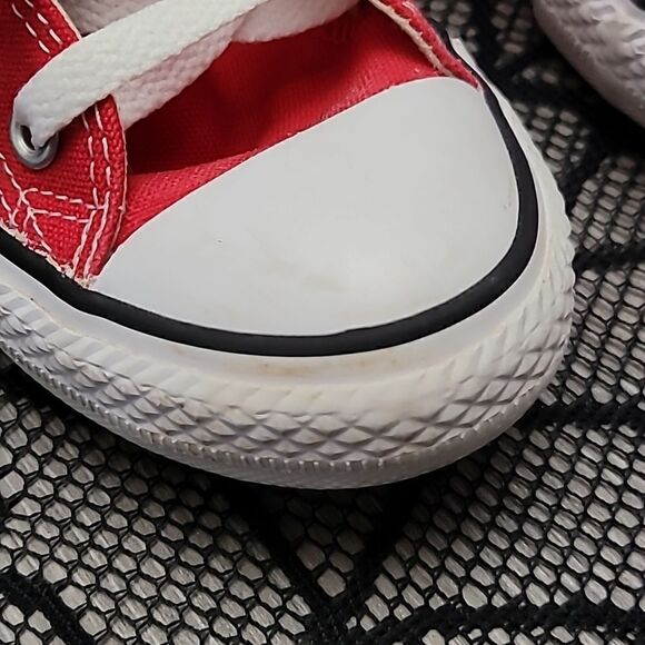 Red Low Top Chuck Taylor's All Star Youth Size 1 - Picture 8 of 10